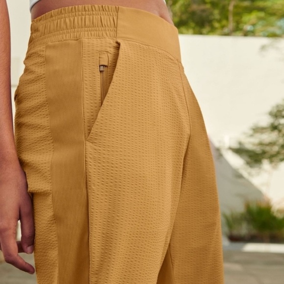 😍Athleta Textured Brooklyn Mustard Yellow Jogger😍 - Picture 3 of 13